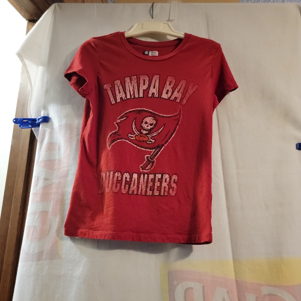 Tampa Bay Buccaneers NFL Team Apparel Women's T-Shirt Size Medium